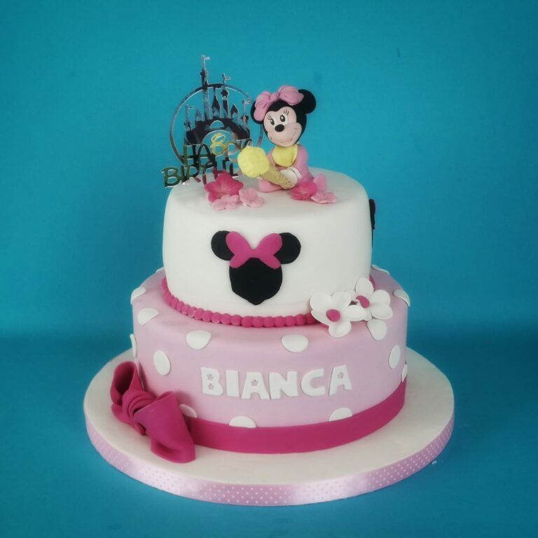 torta compleanno bianca e rosa baby Minnie