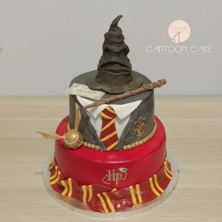 Torta Harry Potter grifondoro divisa, cappello parlante, boccino d'oro