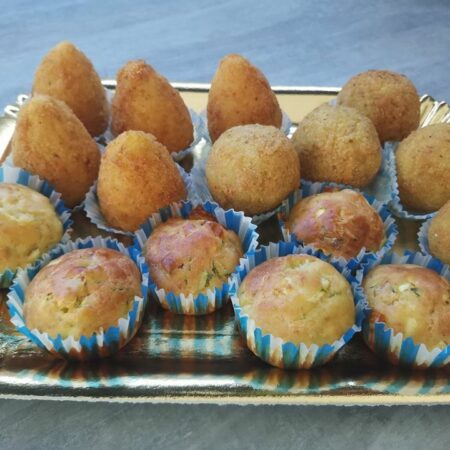 arancini al ragù, al pistacchio. muffin salati