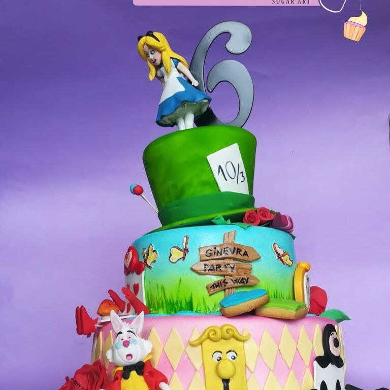 Torta Alice nel paese delle meraviglie Alice in Wonderland cake